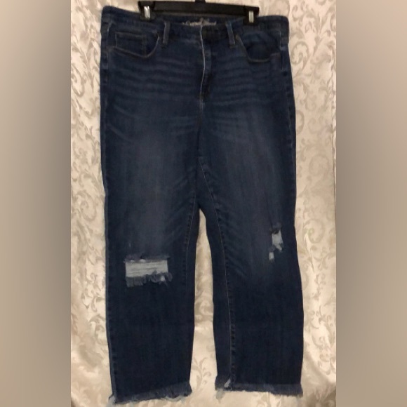 Universal Thread Denim - Universal Thread Jeans Distressed High Rise Straight Crop Denim. Size 16/33